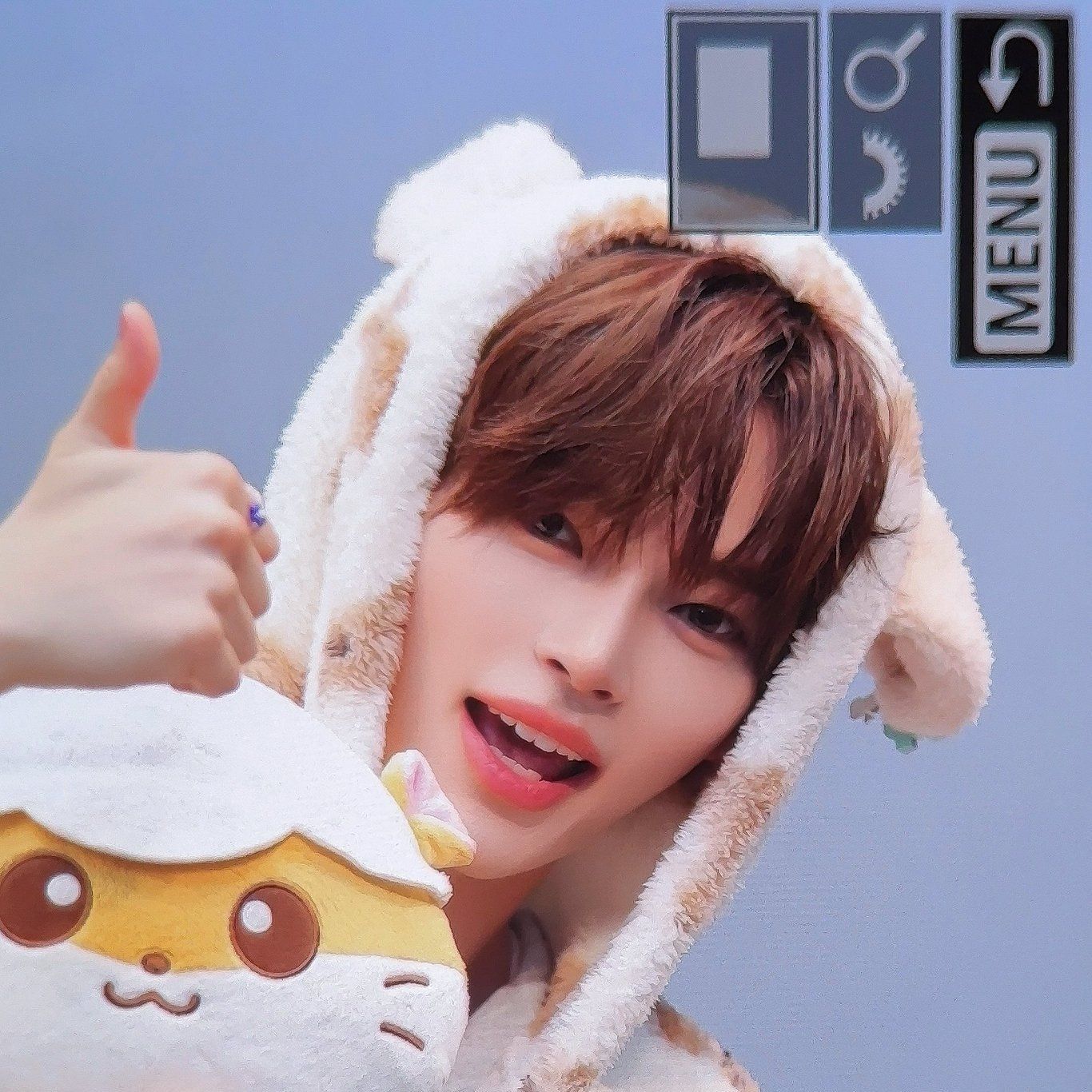 Behind-the-scenes cut of Sung Hanbin (ZEROBASEONE)