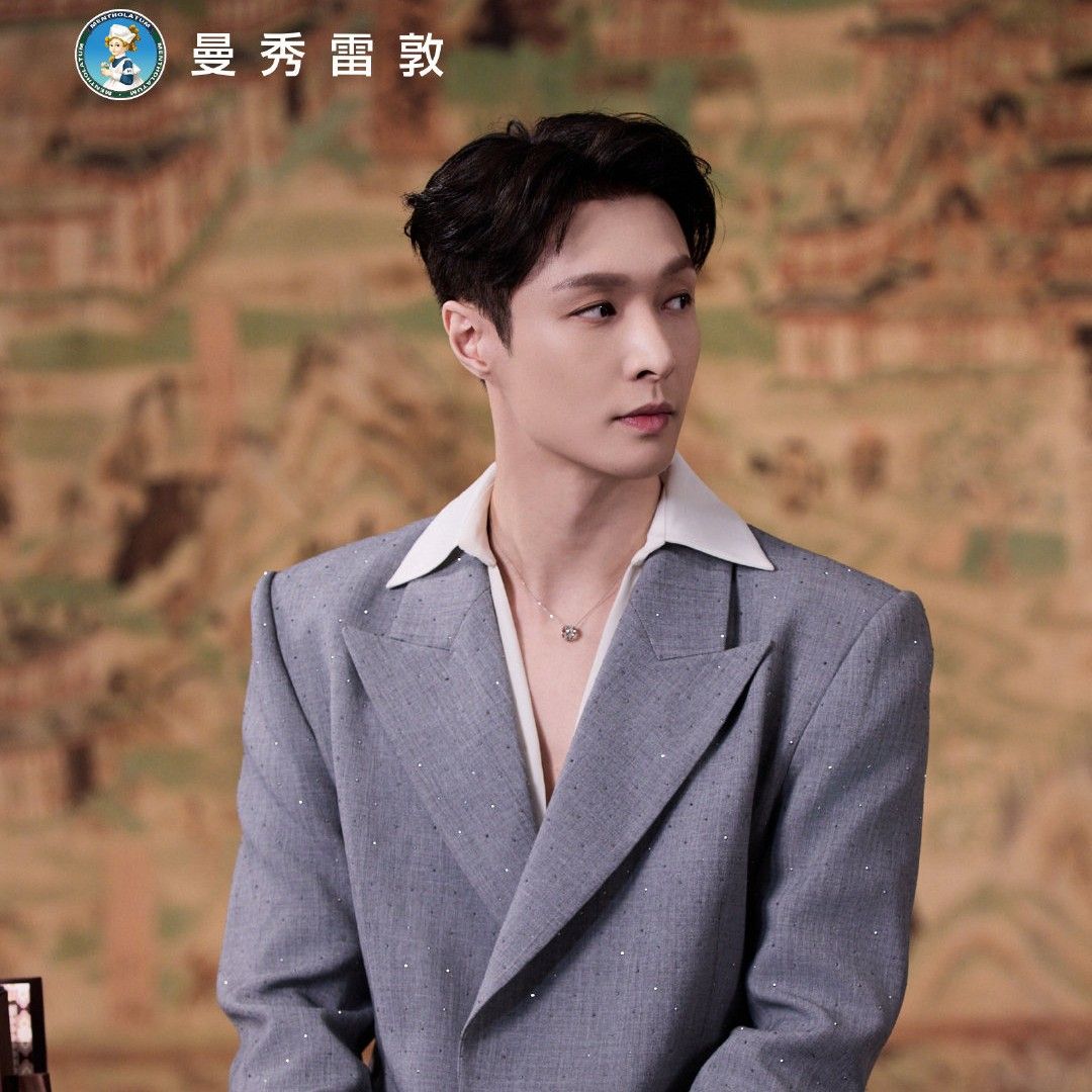 Behind-the-scenes cut of Lay (EXO)