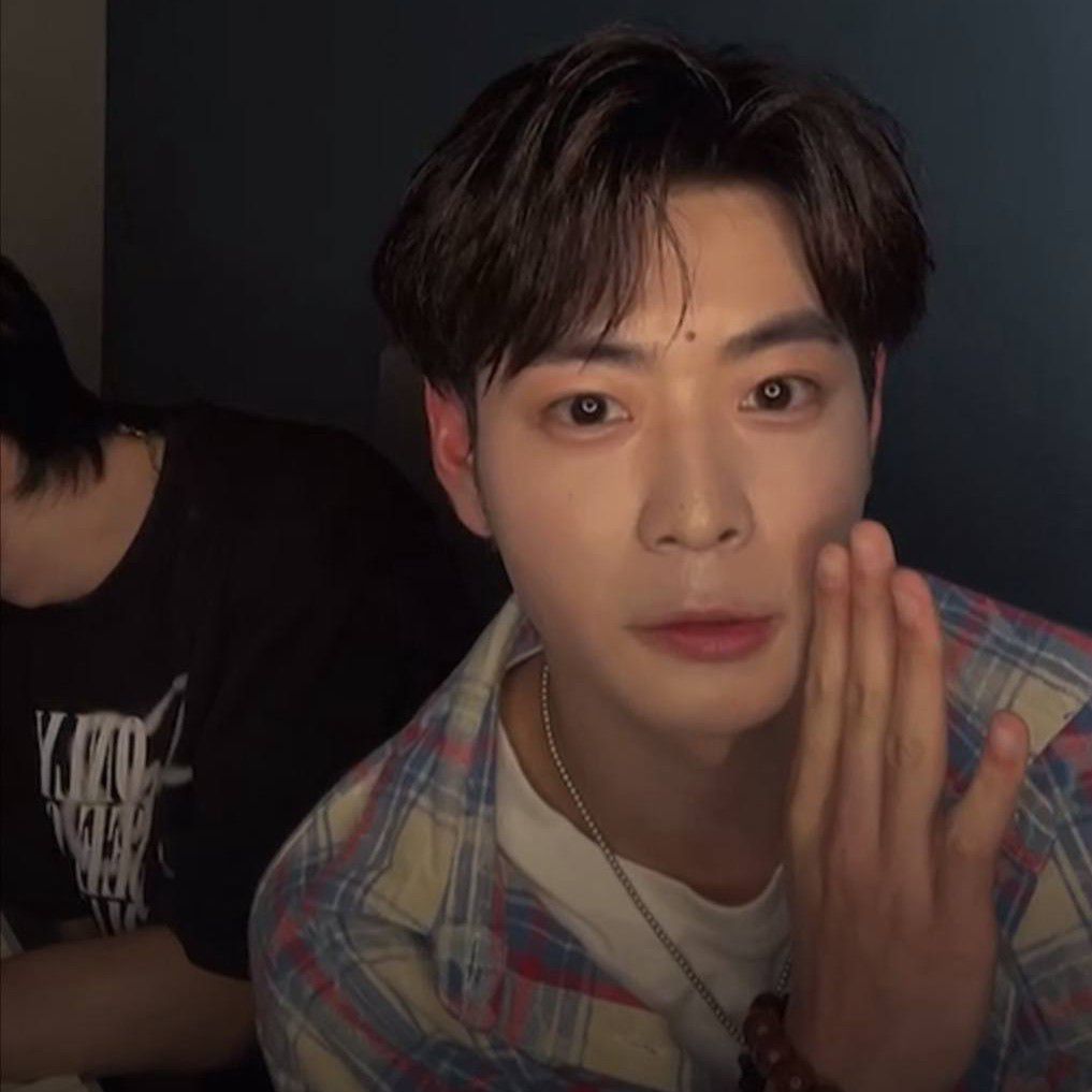 Behind-the-scenes cut of Xue Jun (SEVEN TO EIGHT)