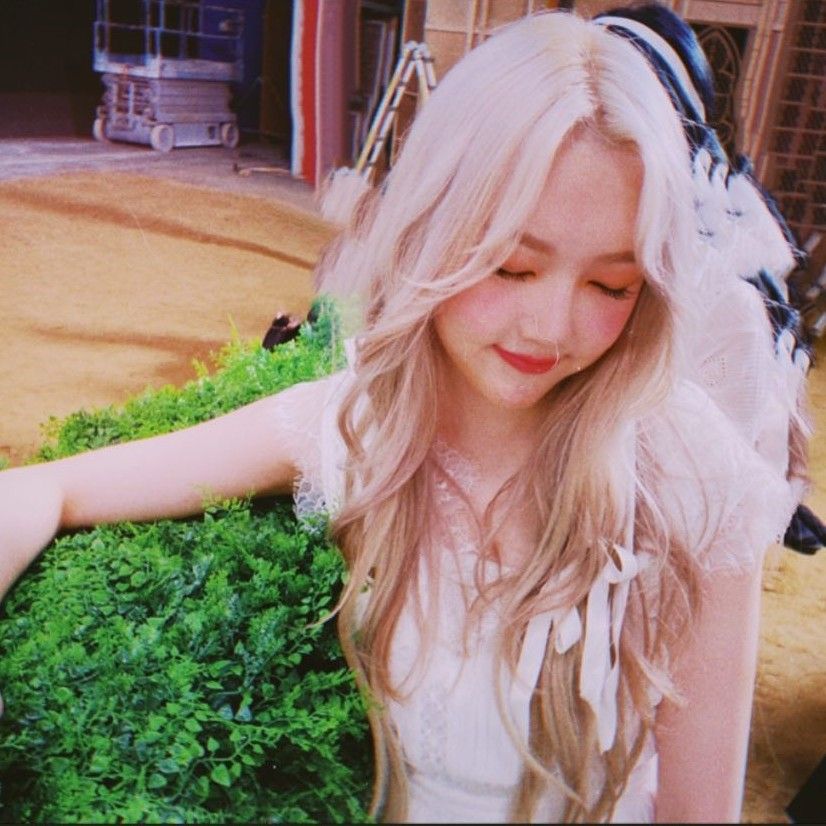 Recent activity shot of Yerin (GFRIEND)