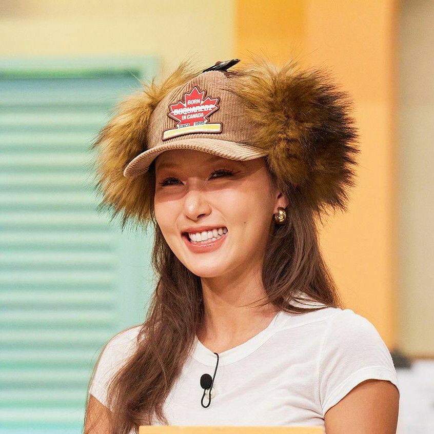 Latest photo of Hwasa (MAMAMOO)
