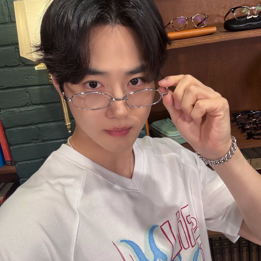 Behind-the-scenes cut of Suho (EXO)