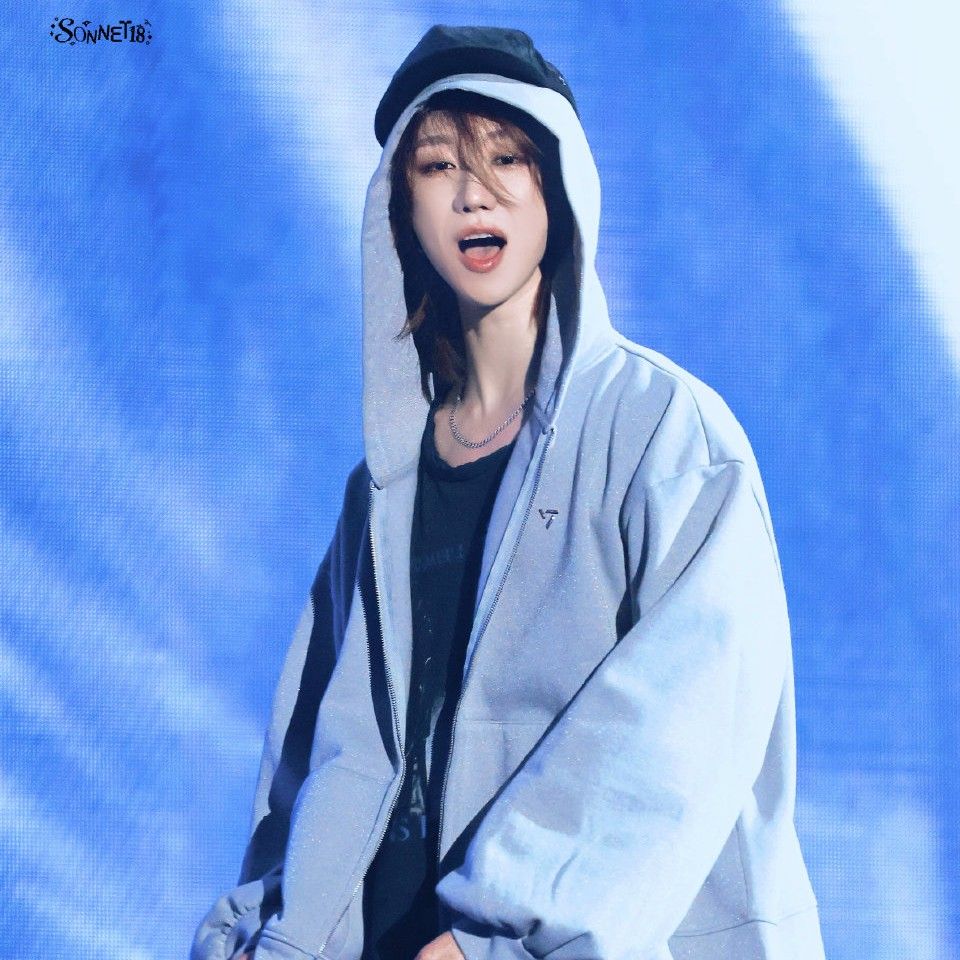 Behind-the-scenes cut of The 8 (SEVENTEEN)