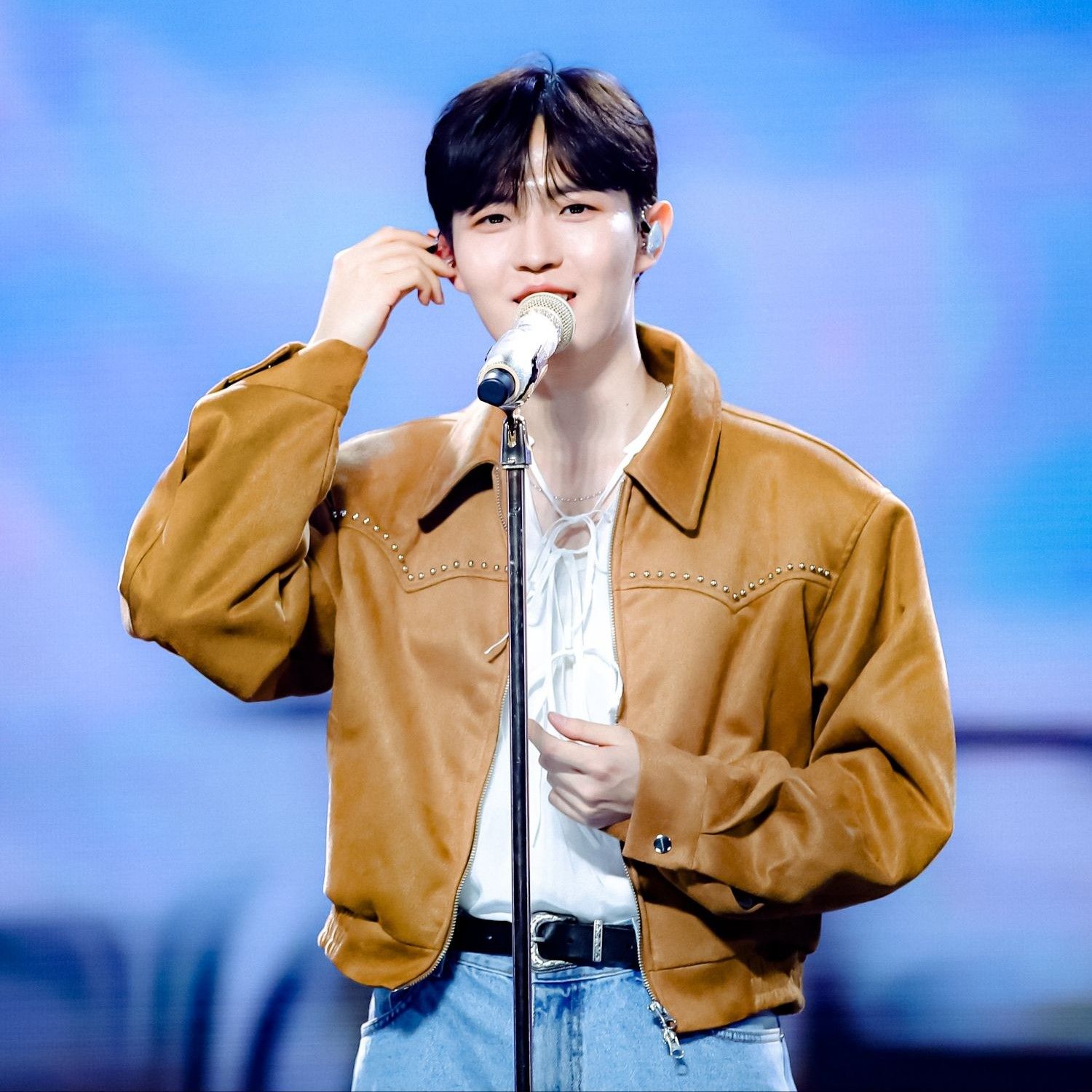 A moment captured by Kim Jaehwan's fan