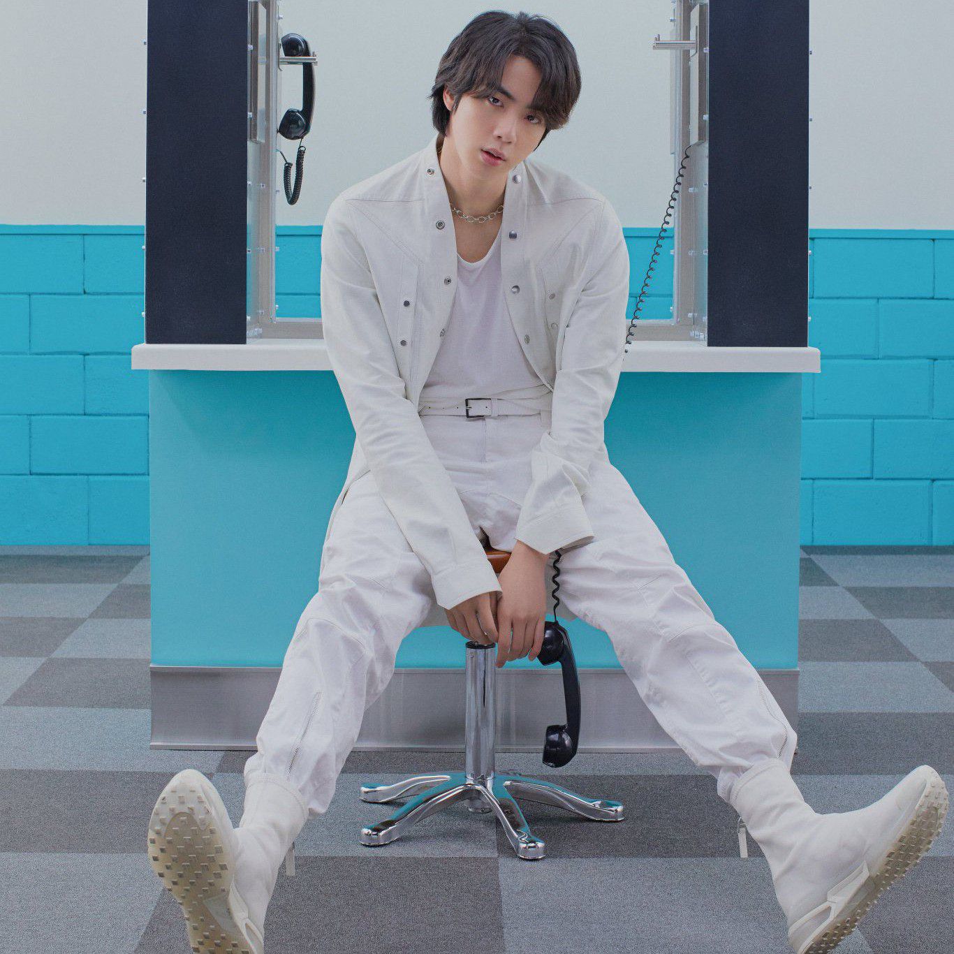 Foto aktivitas terbaru Jin (BTS)