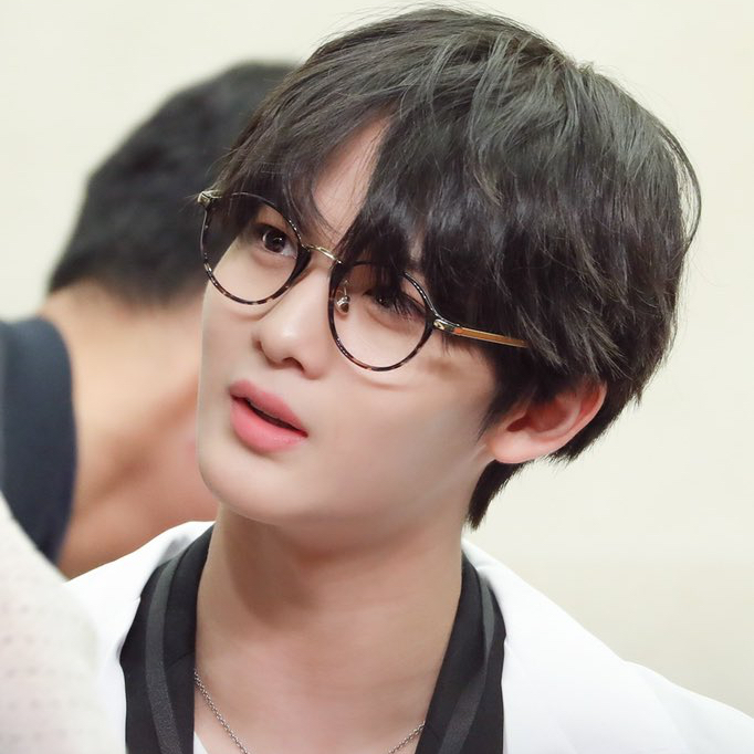 Behind-the-scenes cut of Bae Jinyoung