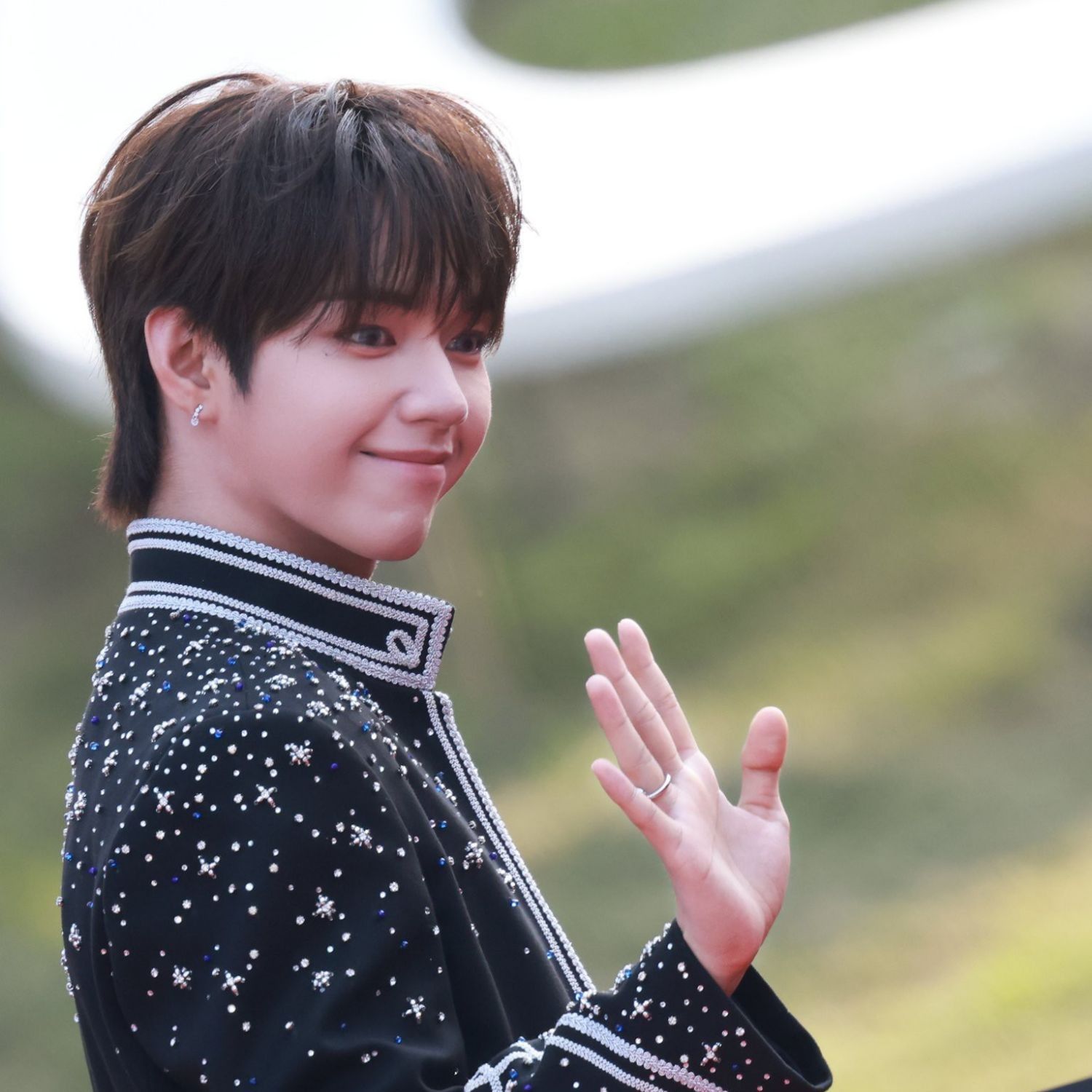 Behind-the-scenes cut of JL (AHOF)