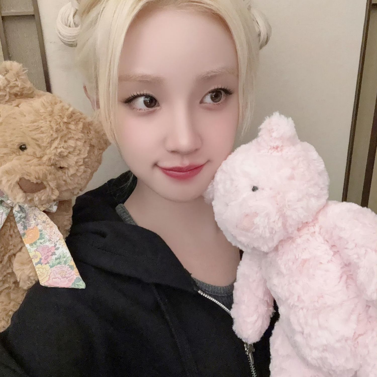 Latest photo of Yuqi (i-dle)