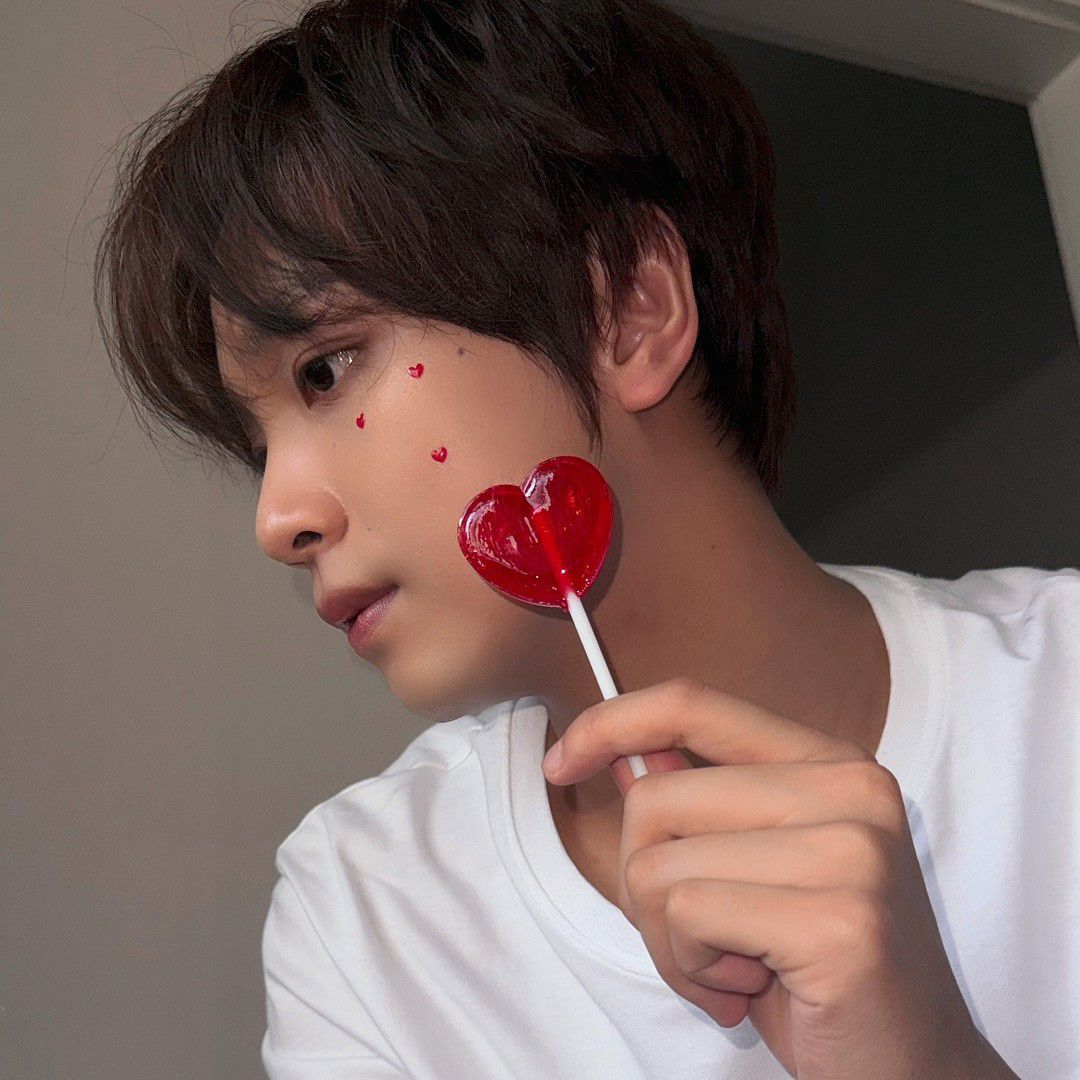 Behind-the-scenes cut of Haechan (NCT 127, NCT DREAM)