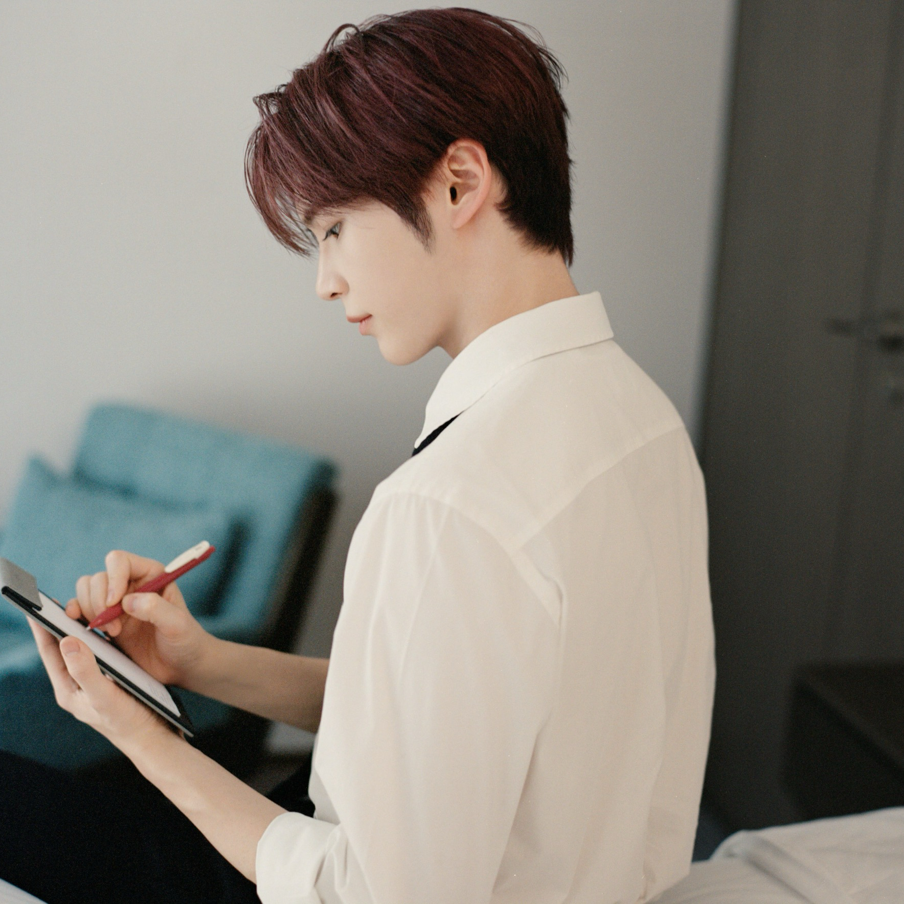 Recent activity shot of Sung Hanbin (ZEROBASEONE)