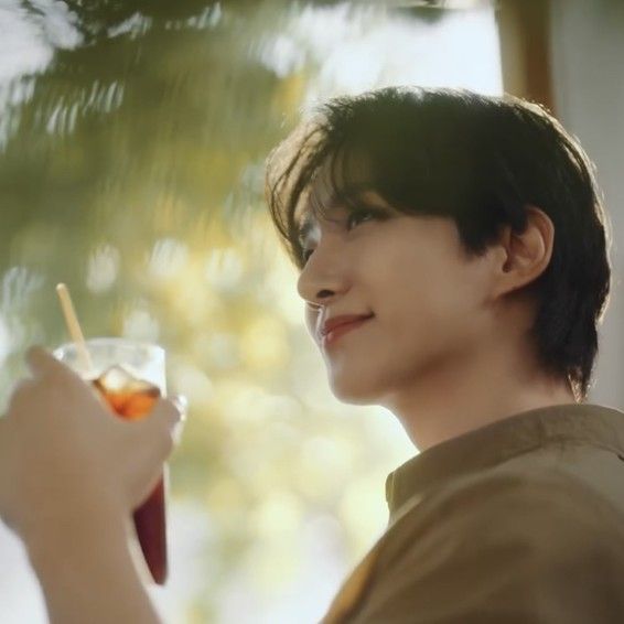Behind-the-scenes cut of Junho (2PM)