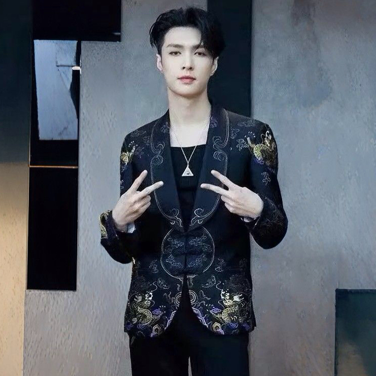 A moment captured by Lay (EXO)'s fan