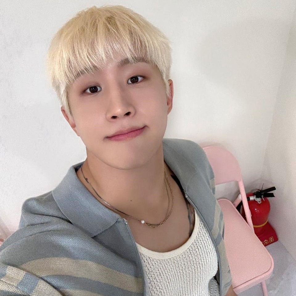 Behind-the-scenes cut of Jinjin (ASTRO)