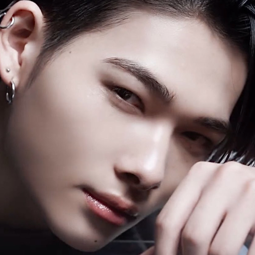 Foto aktivitas terbaru NI-KI (ENHYPEN)