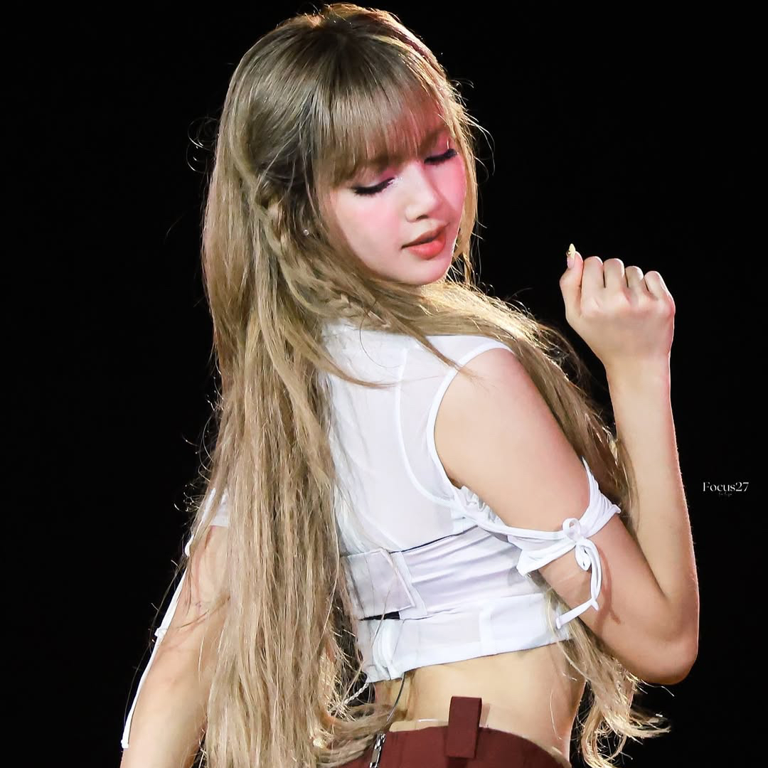 Lisa (BLACKPINK)的最新照片