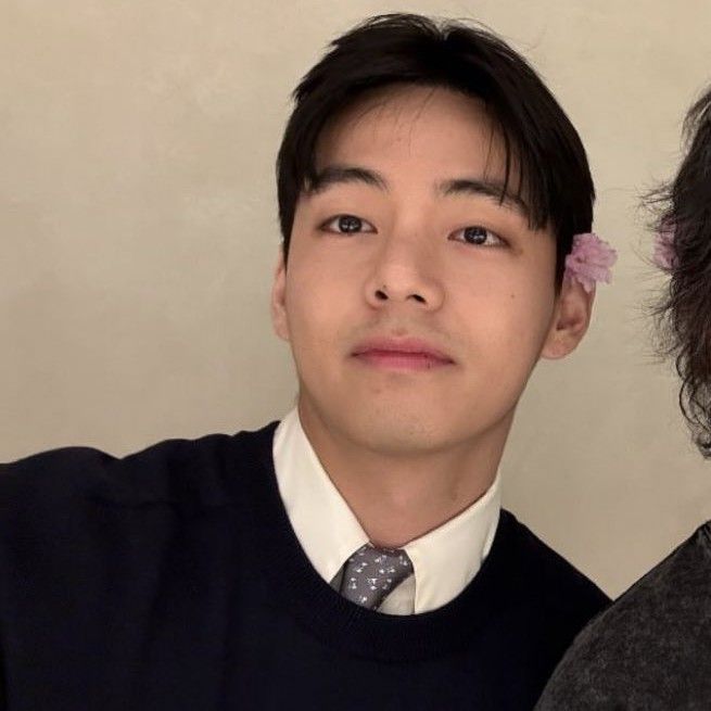 Latest photo of V (BTS)