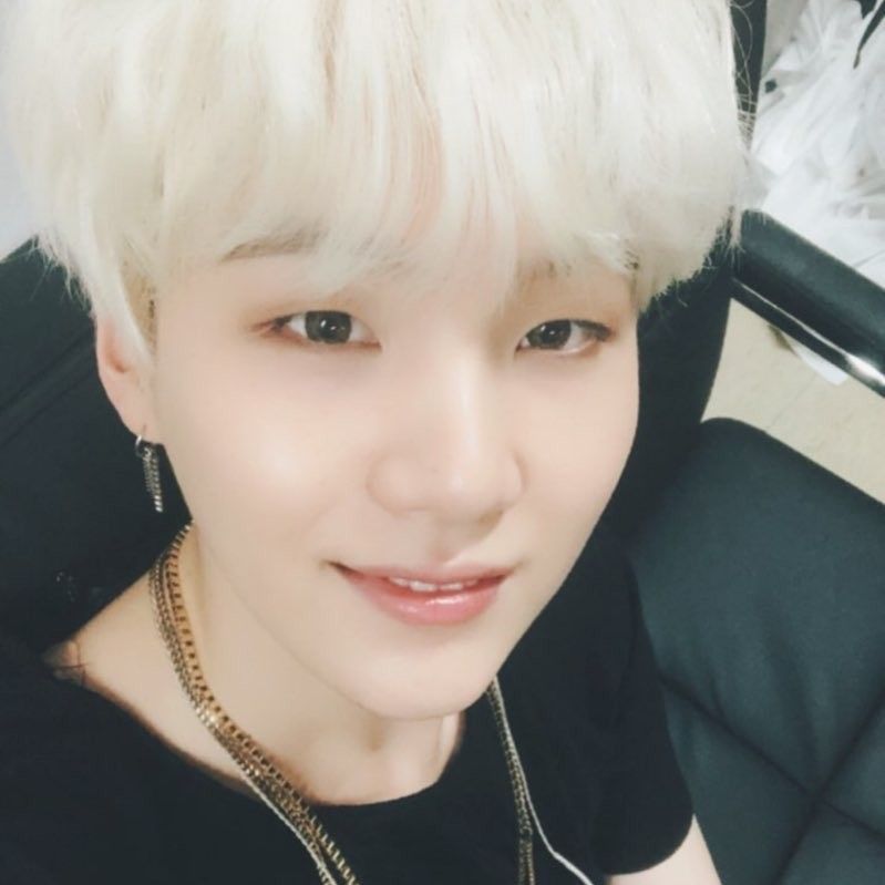 Potret di balik layar SUGA (BTS)