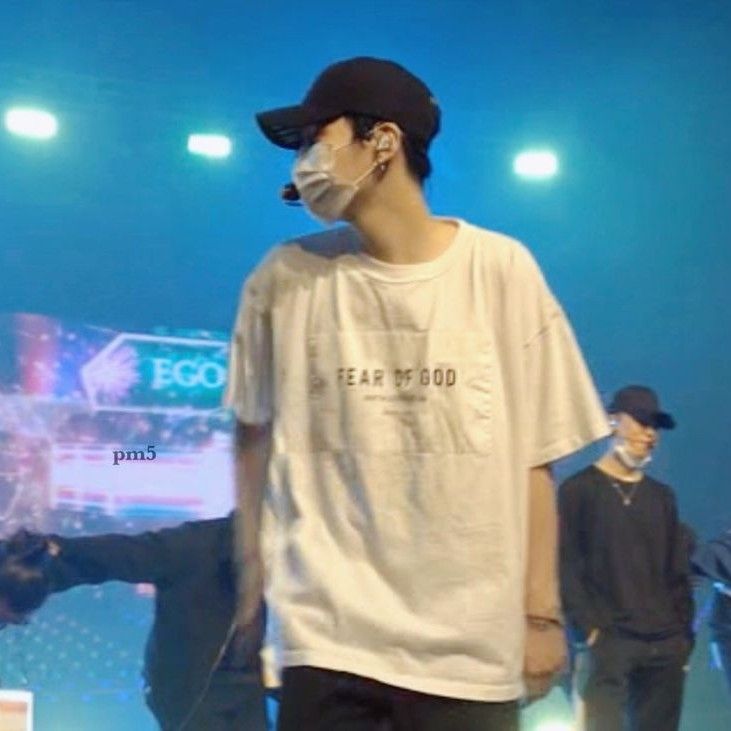 Foto aktivitas terbaru SUGA (BTS)