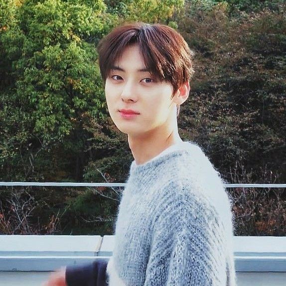 황민현의 비하인드 컷