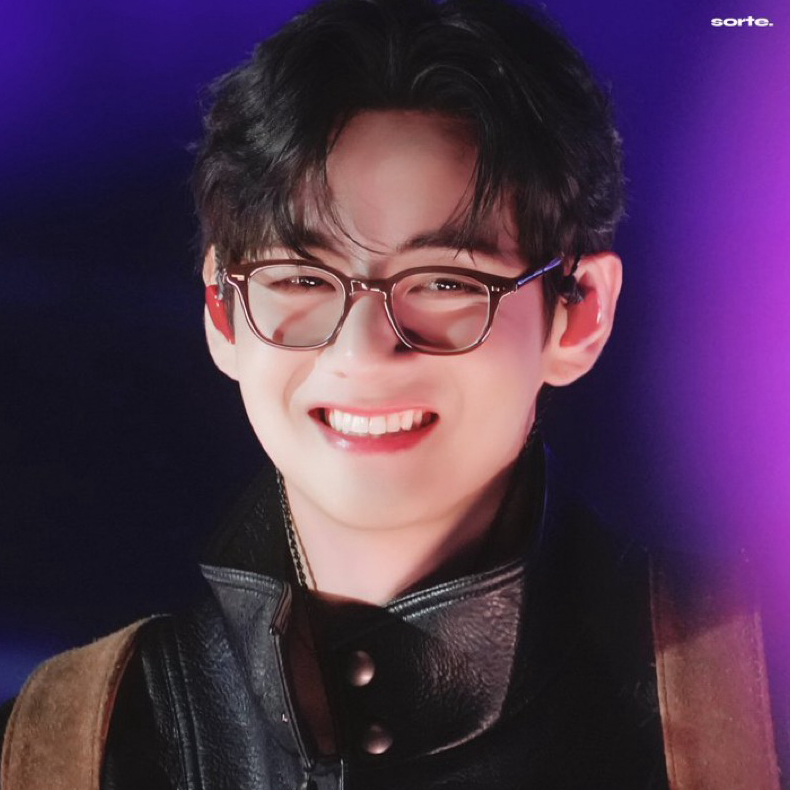 Behind-the-scenes cut of V (BTS)