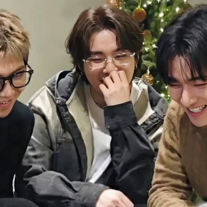 SUGA (防彈少年團)的幕後花絮