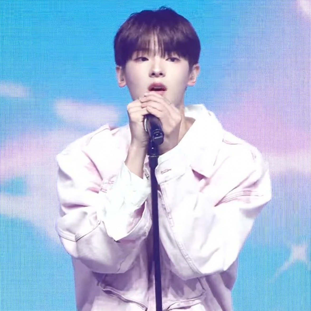 Behind-the-scenes cut of Kang Woojin