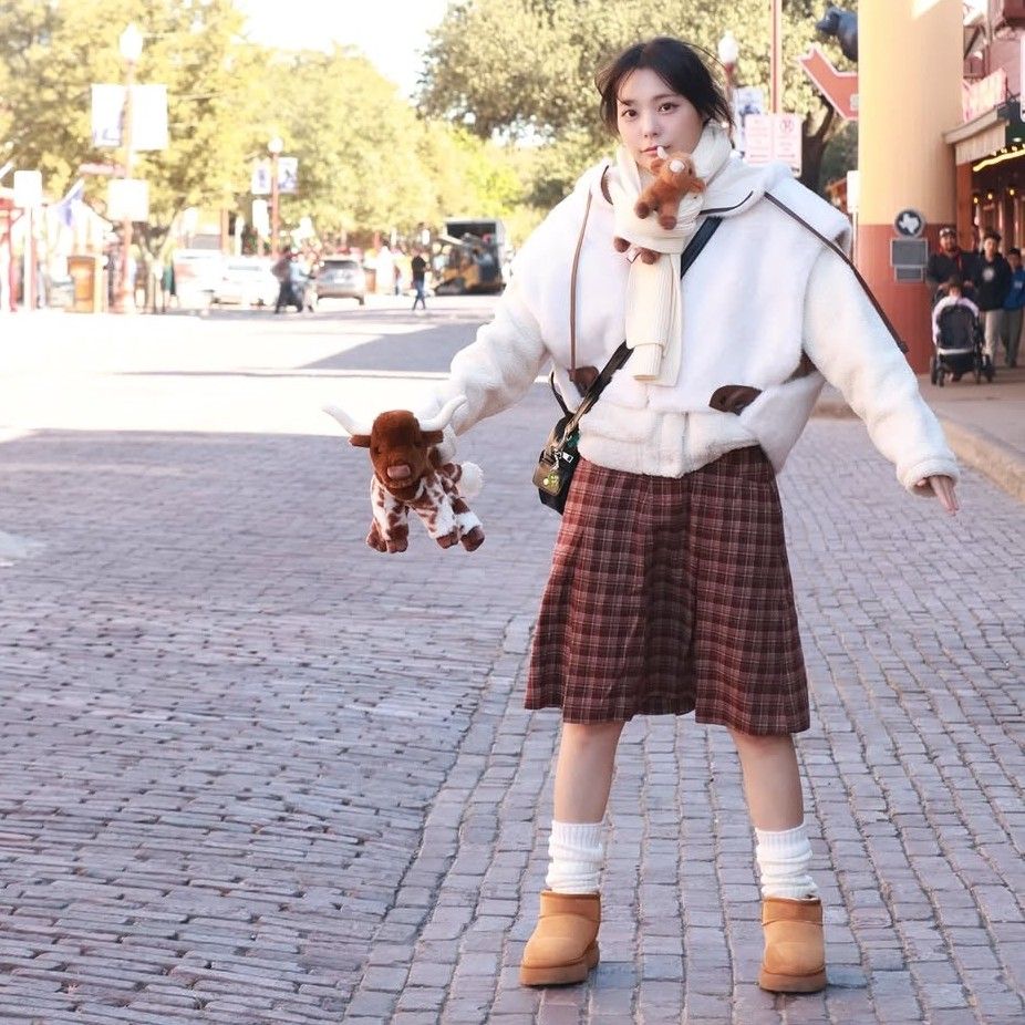 Behind-the-scenes cut of QWER