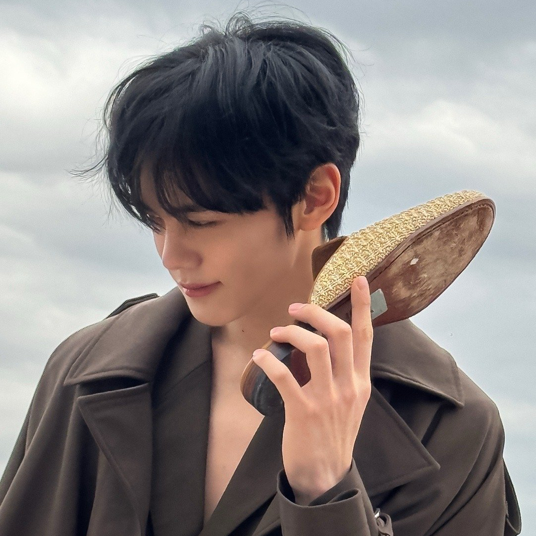 A moment captured by Kim Gyuvin (ZEROBASEONE)'s fan