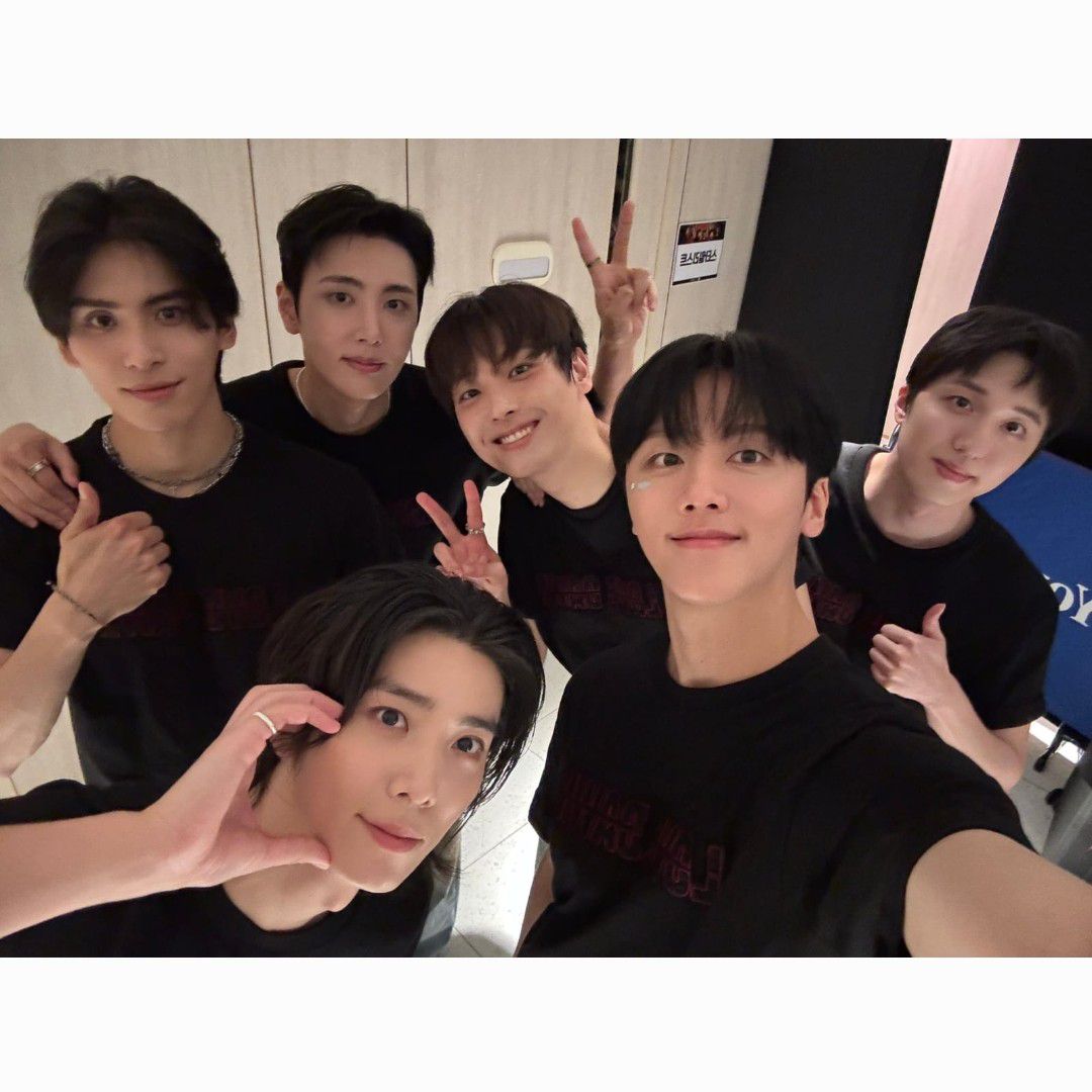Behind-the-scenes cut of SF9