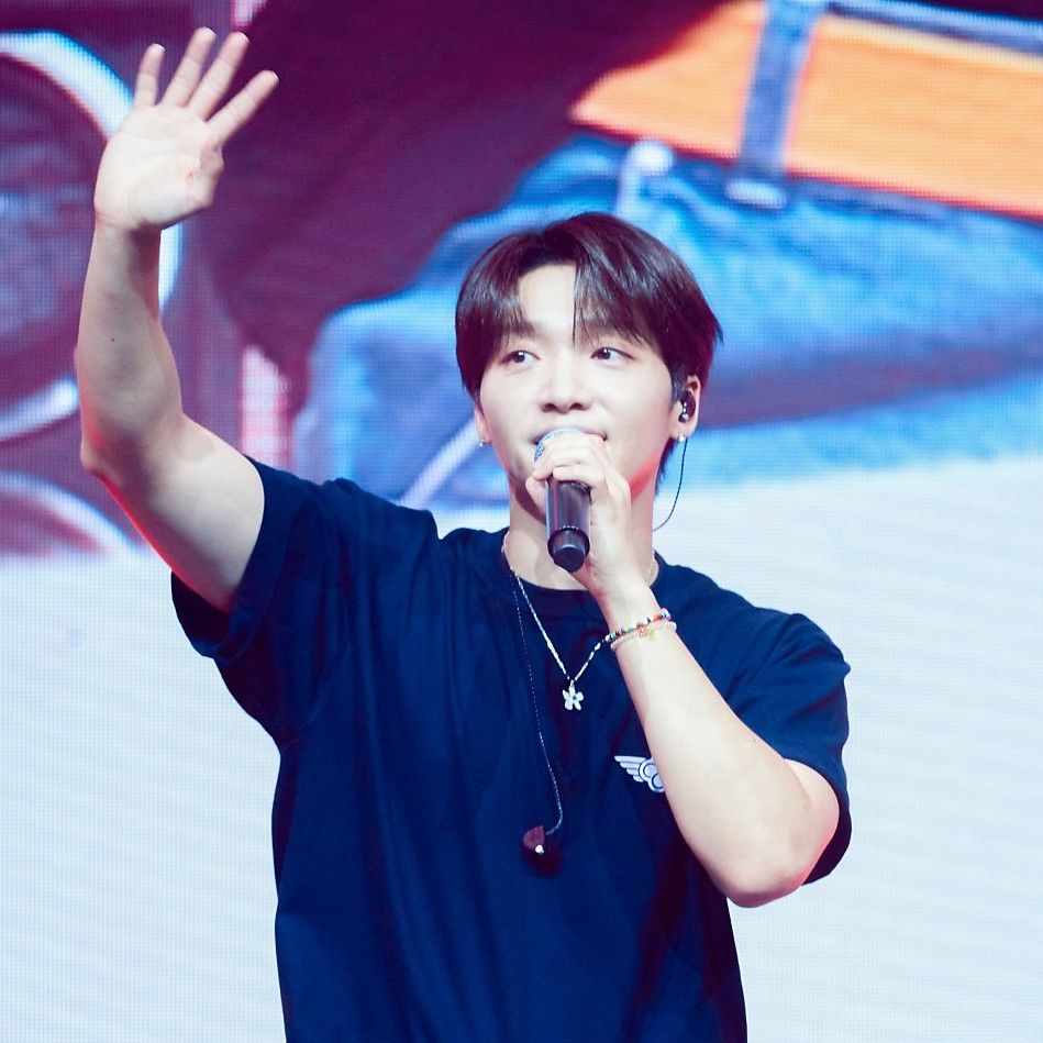 A moment captured by Jeong Sewoon's fan