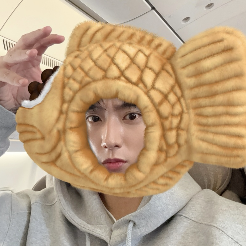 Behind-the-scenes cut of Gongchan (B1A4)