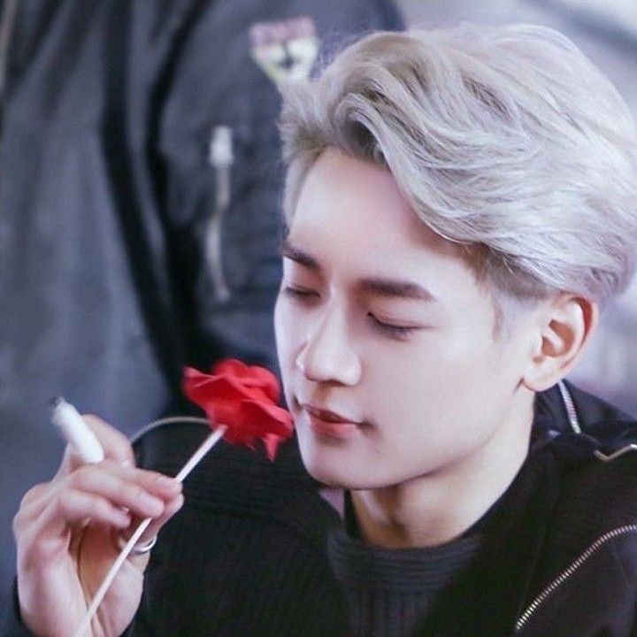 Recent activity shot of Minho (SHINee)