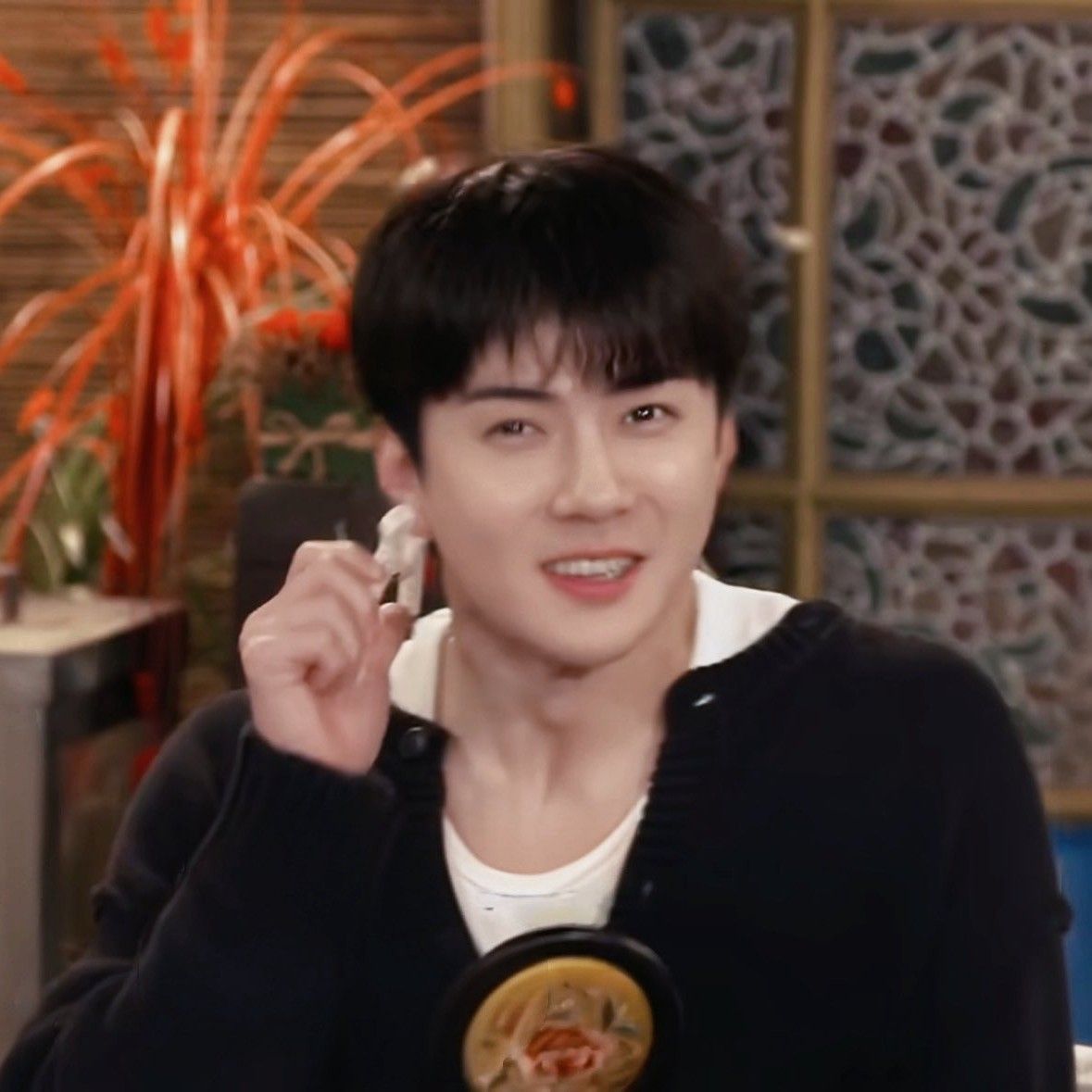 Behind-the-scenes cut of EXO