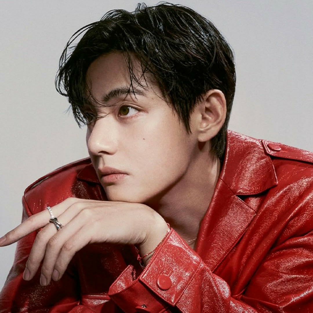 뷔 (방탄소년단)의 최신 사진