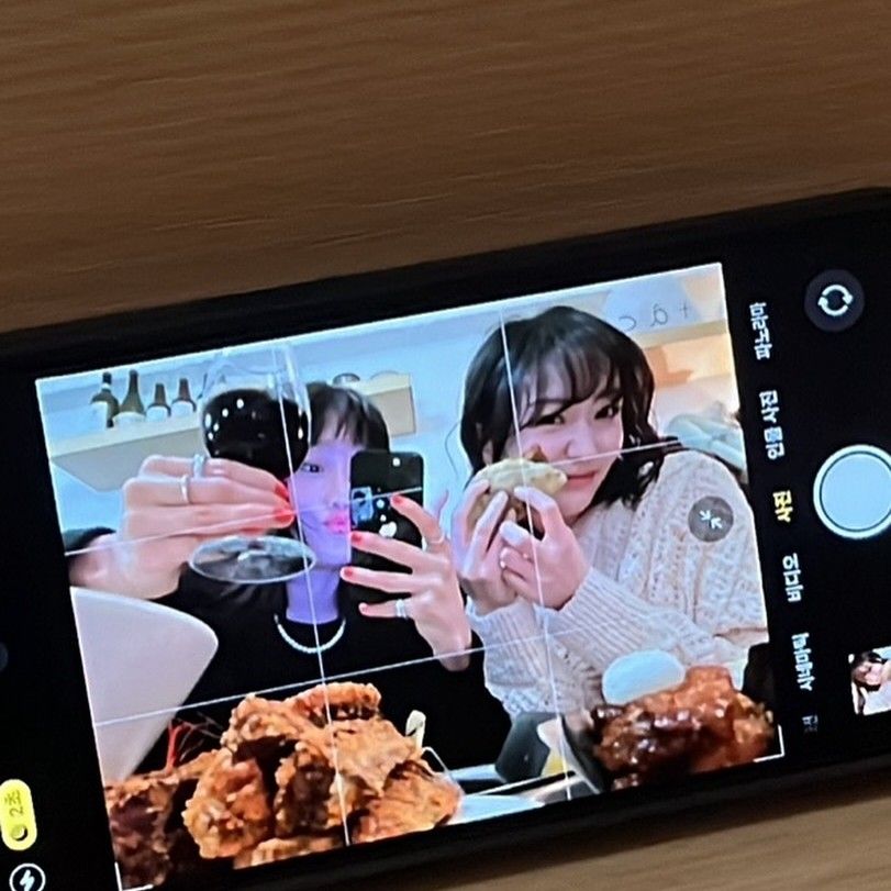 A moment captured by Ryu Sujeong (Lovelyz)'s fan