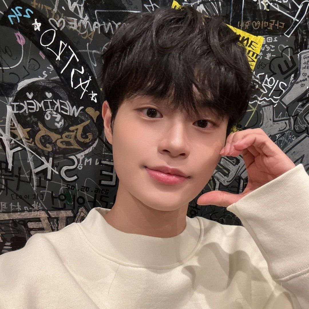Latest photo of Lee Daehwi (AB6IX)