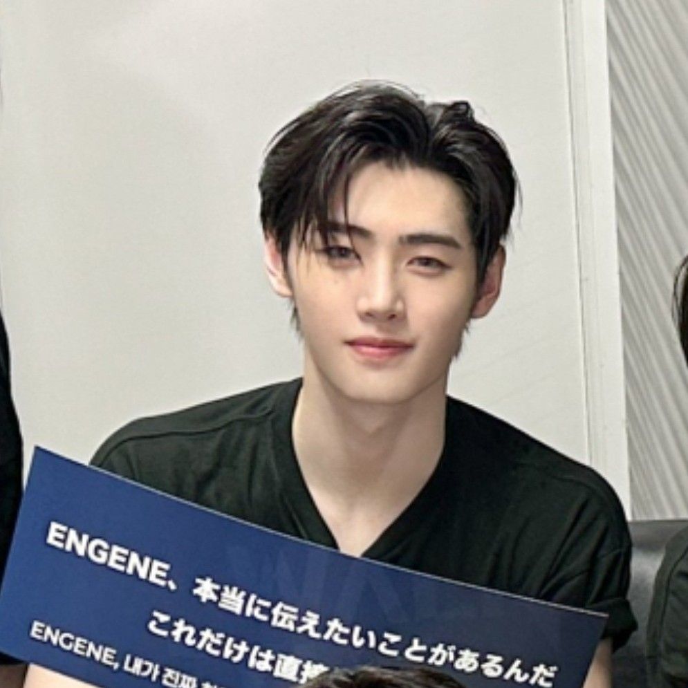 Latest photo of Sunghoon (ENHYPEN)