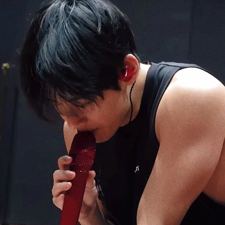 Foto terbaru V (BTS)