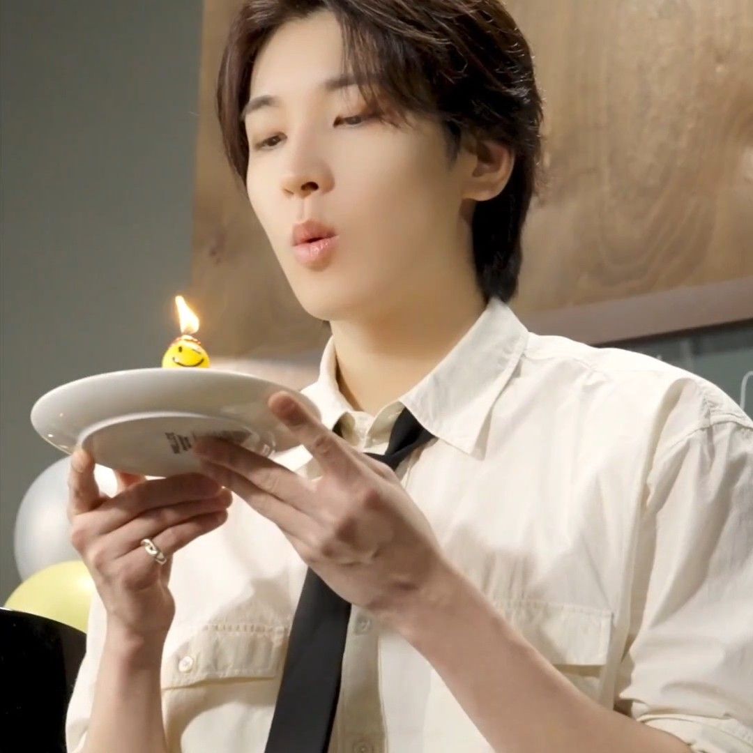 Recent activity shot of Wonwoo (SEVENTEEN)