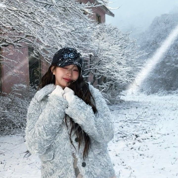 Behind-the-scenes cut of Jang Wonyoung (IVE)