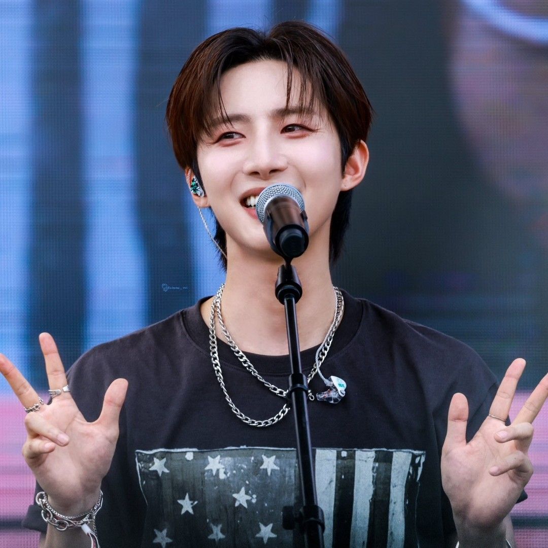 Latest photo of Hui (PENTAGON)