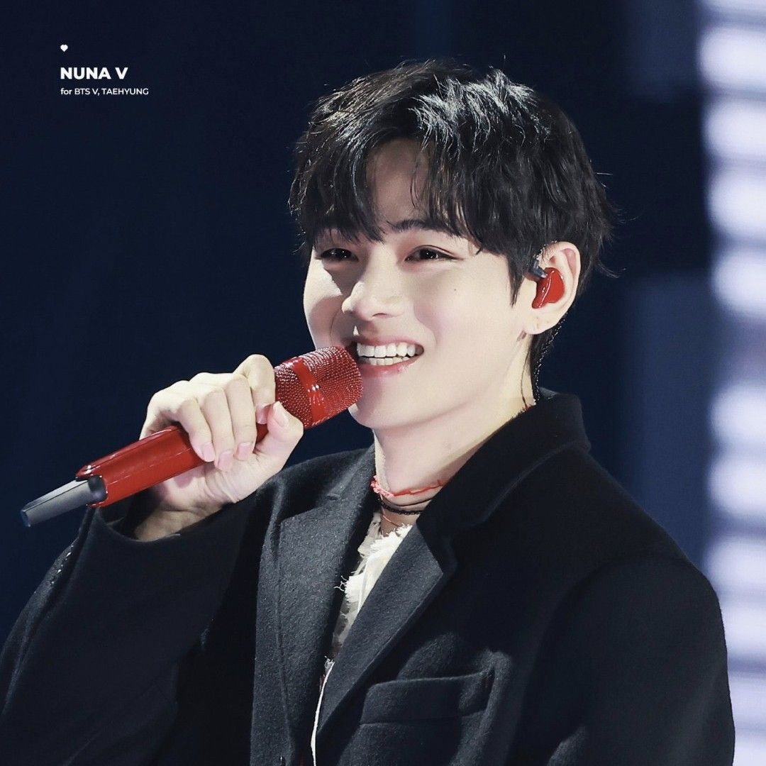 뷔 (방탄소년단) 최근 활동샷