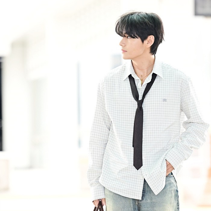 뷔 (방탄소년단) 최근 활동샷