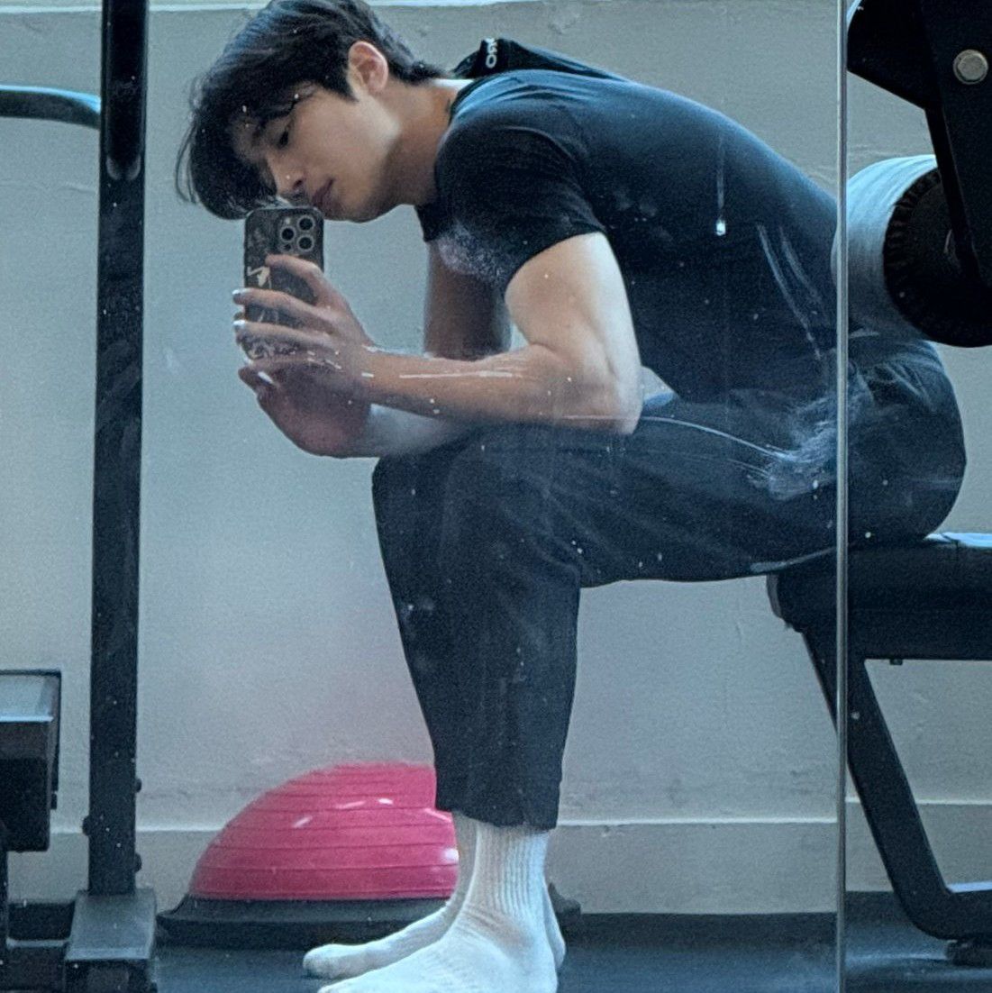 Behind-the-scenes cut of Han Seungwoo