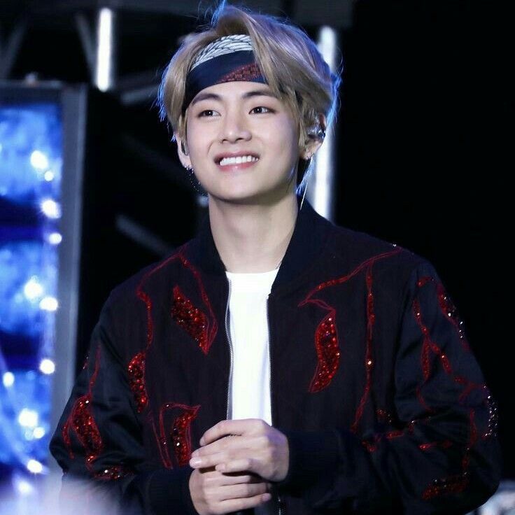 뷔 (방탄소년단)의 최신 사진