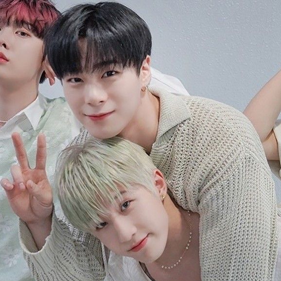 A moment captured by Jinjin (ASTRO)'s fan