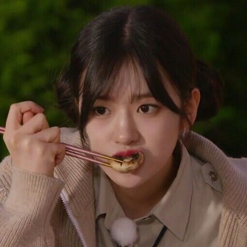 Recent activity shot of An Yujin (IVE)