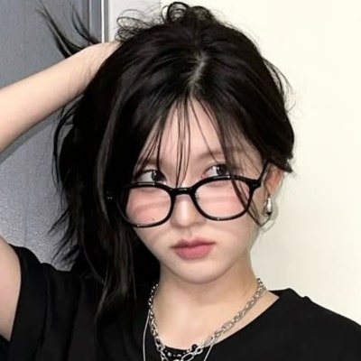 Recent activity shot of Gaeul (IVE)