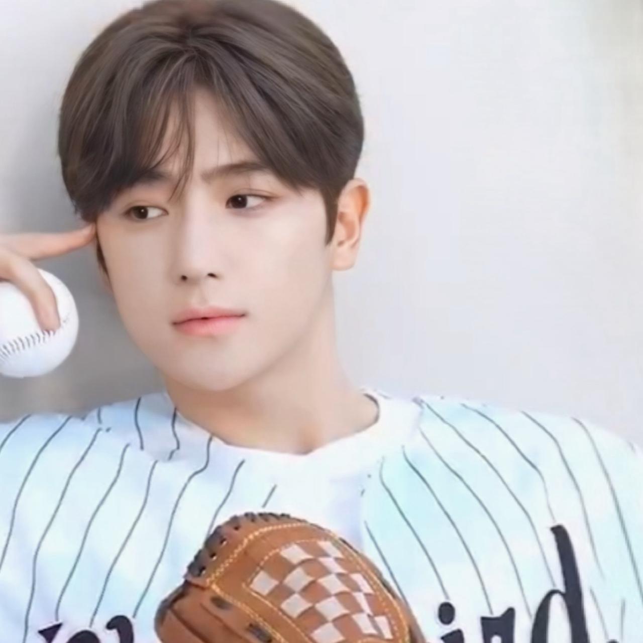 贤在 (THE BOYZ)的最新活动照片