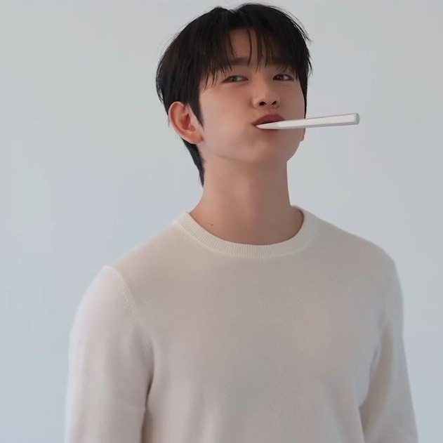 Latest photo of Jinyoung (GOT7)